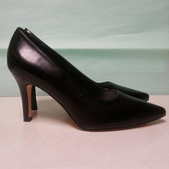 Shoes - Black Carriage Court Terri Pumps with Pointy Toe